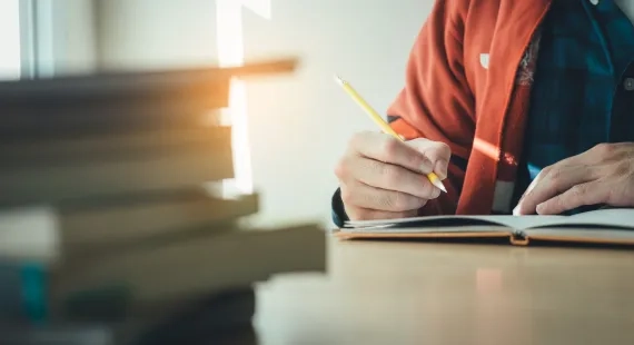 Beca universitaria estudiar en el exterior Icetex